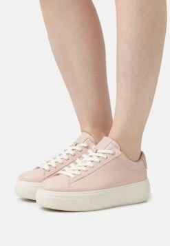 ECCO Street Platform- Trainers - Rose Dust